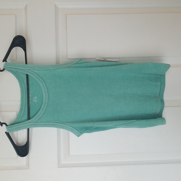 American Eagle Outfitters Tops - American eagle tank size medium in a gorgeous green